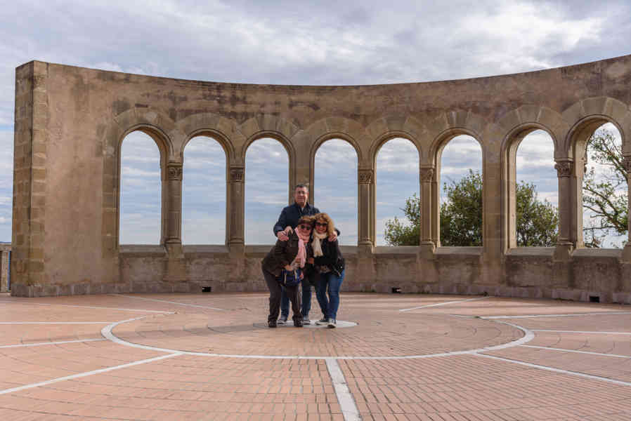 501 - 2022-11-15 - Barcelona - parc natural de la Muntanya de Montserrat - monestir de Santa Maria de Montserrat - Margarita - Catherine y Philippe.jpg